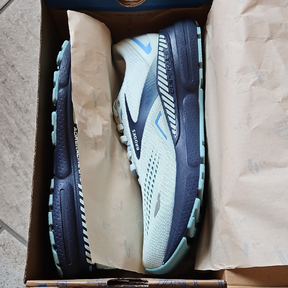 Brooks Adrenaline GTS 23
